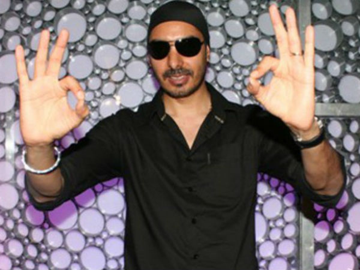 punjabi singer sukhbir singh detained lahore airport oneindia news punjabi singer sukhbir singh detained lahore airport oneindia news