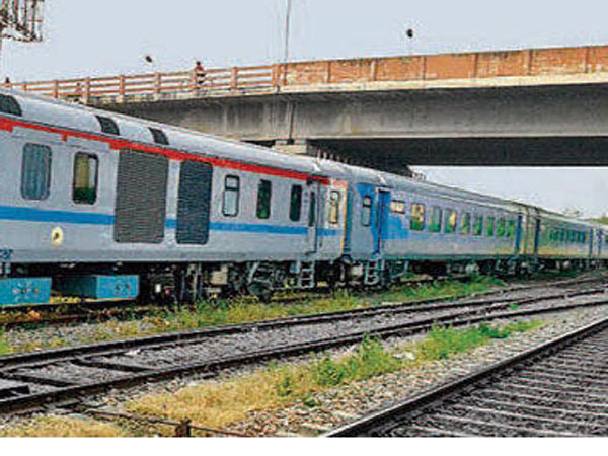 Mumbai to get its first AC local train on Dec 25 Oneindia News