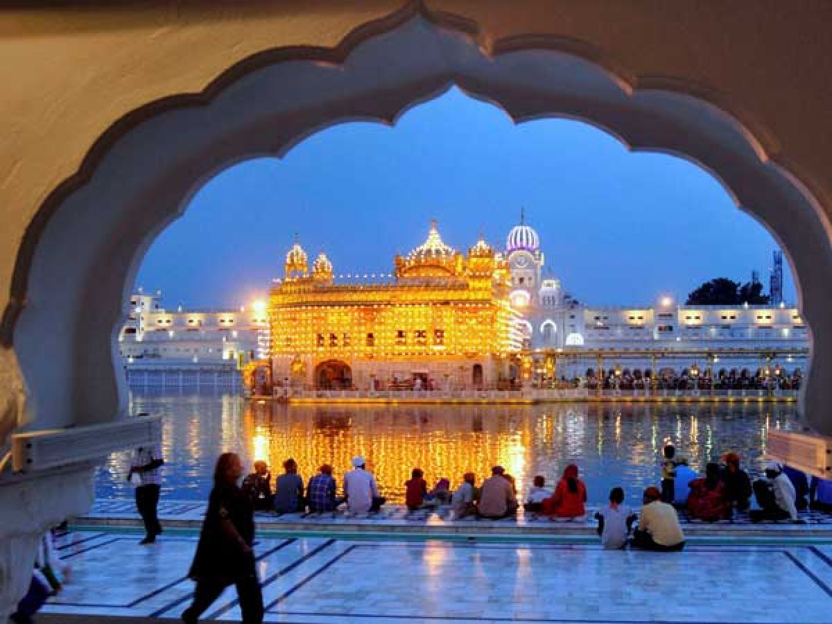 SikhAmericans want women to sing hymns at Golden Temple Oneindia News