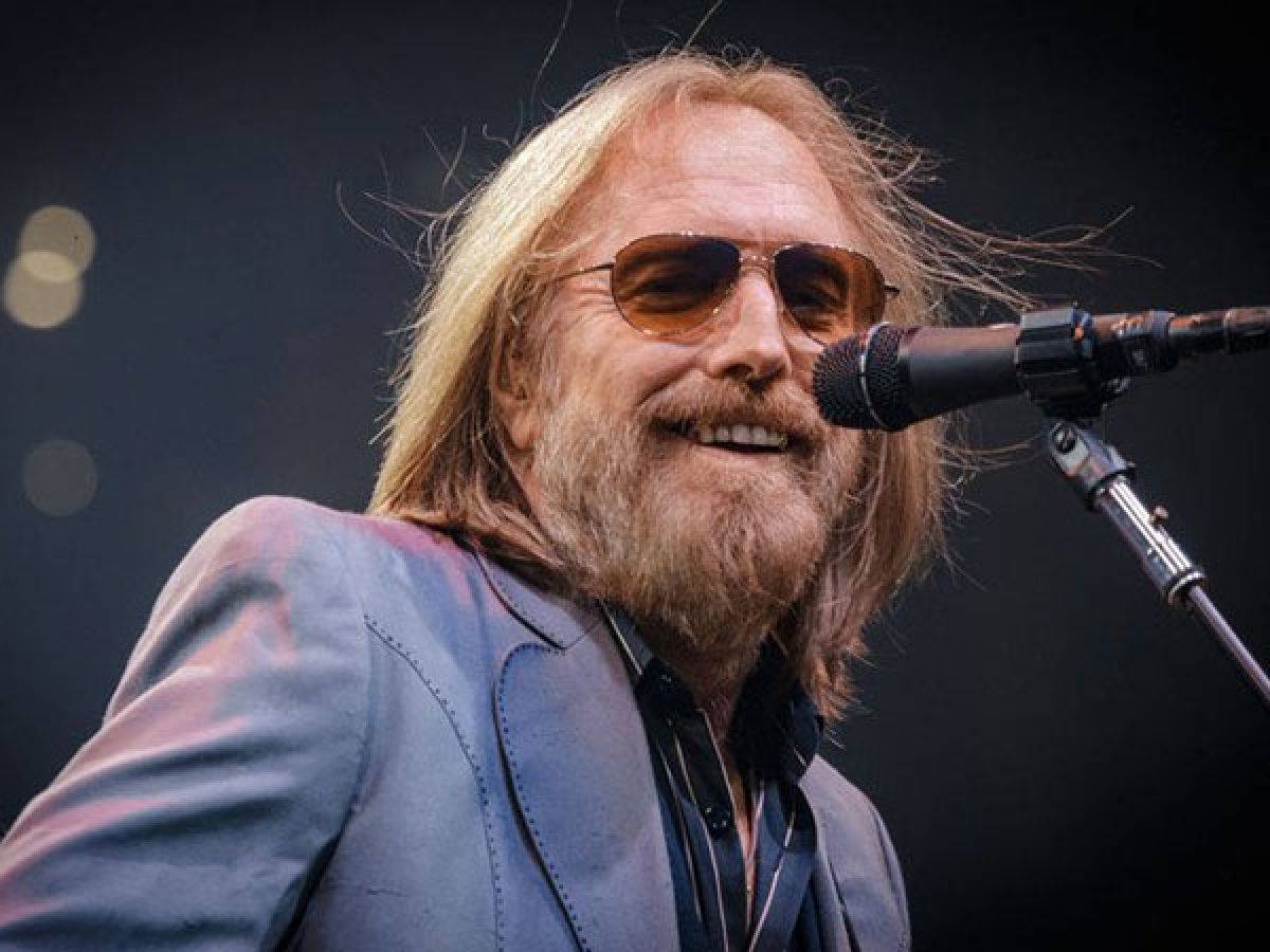tom petty passes away 66 family confirms oneindia news tom petty passes away 66 family confirms oneindia news