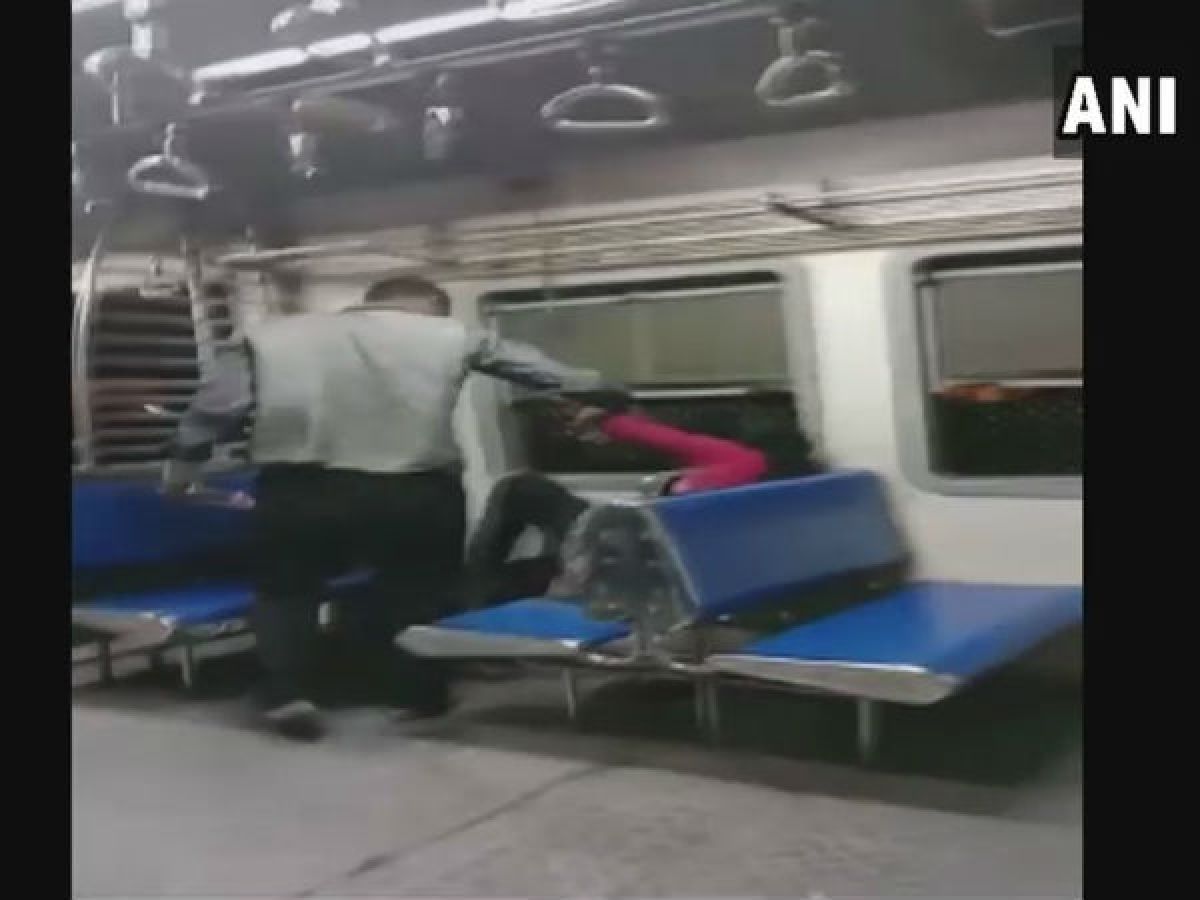 Mumbai Woman Molested Beaten Up On Moving Thane Cst Local Train Oneindia News