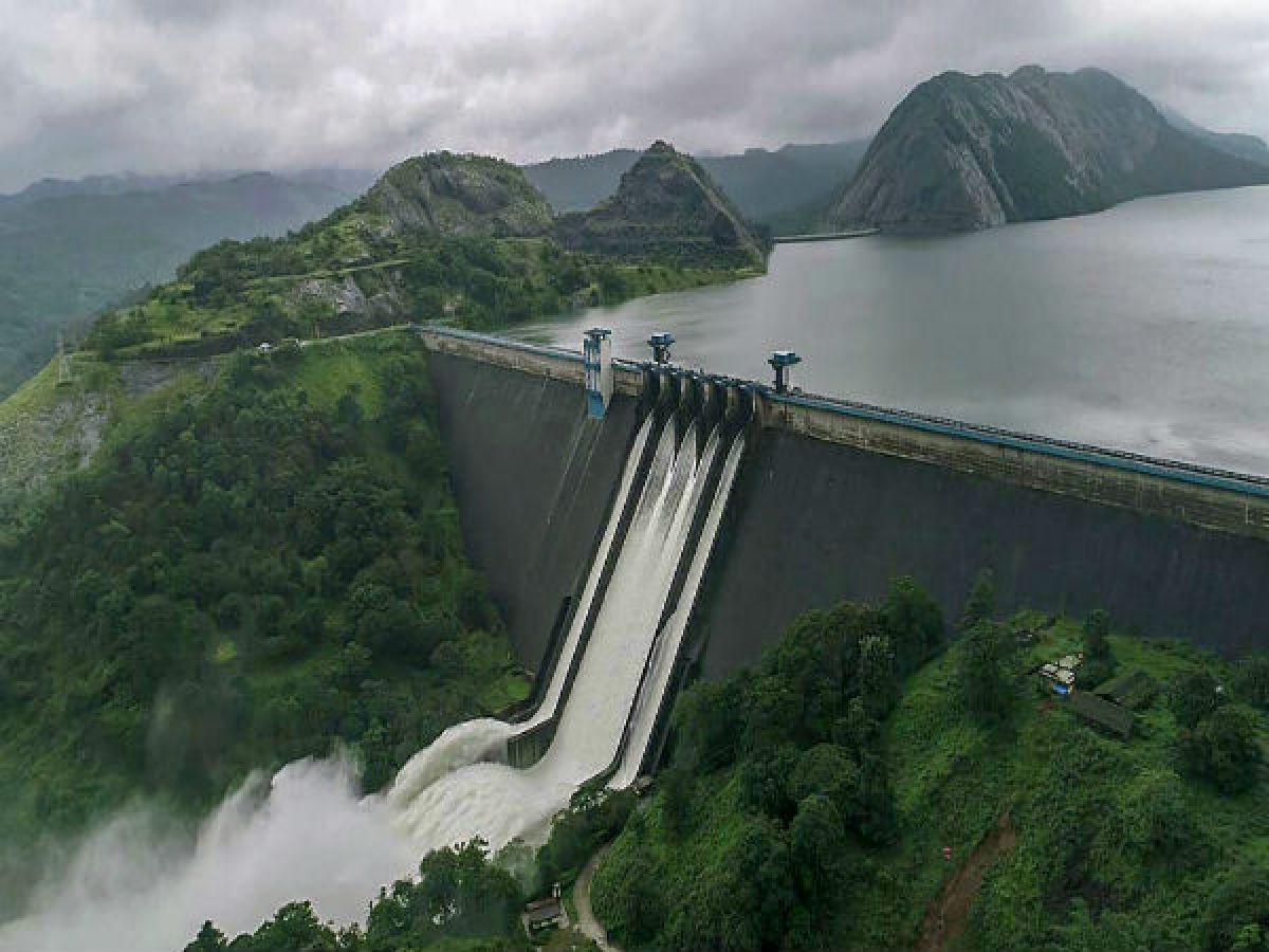 Kerala Water level in Idukki dam further reduces to 2397.94 feet Oneindia News