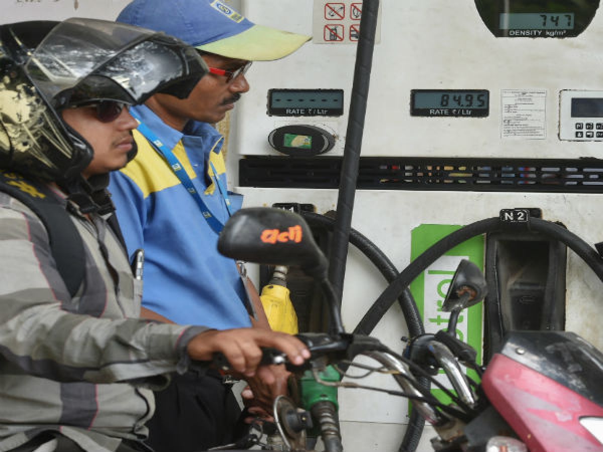 Petrol Price Down To Its Lowest Level In 2018 Diesel Rates At 9 Month Low Oneindia News