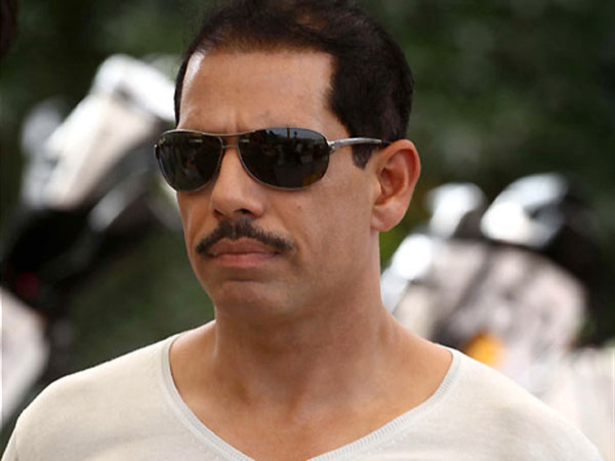 Robert Vadra appears before ED in money laundering case - Oneindia News
