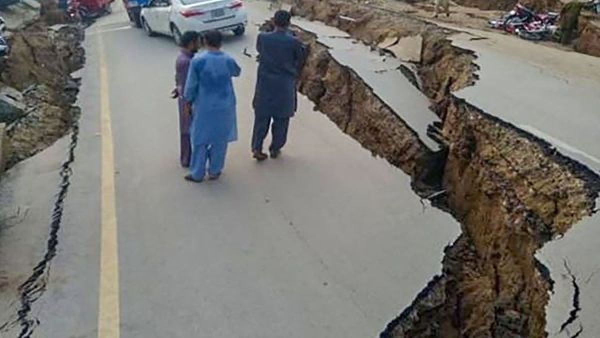 Pakistan earthquake in PICS Tremblor wreaks havoc in Mirpur Oneindia