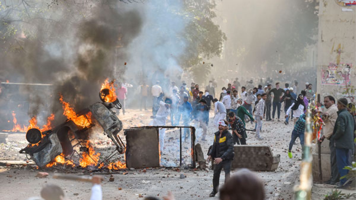Delhi riots: Massive stockpiling of arms caught cops off guard - Oneindia News
