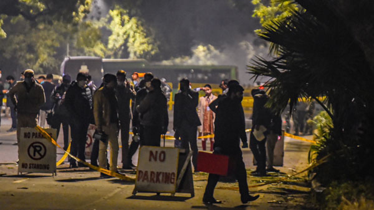 At blast site in Delhi, a note to the Israeli ambassador with a mention of Qasem Soleimani - Oneindia News