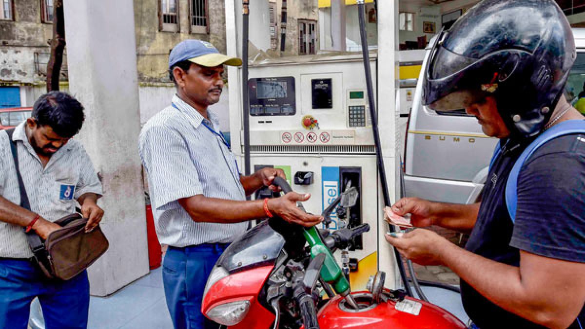 Petrol Diesel Prices Hiked For The Second Consecutive Day Check Rates Here Oneindia News