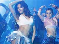 Deepika Padukon in Dum Maro Dum song