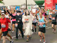 Runners dressed like Prince William & Kate Middleton