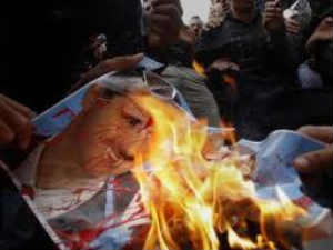 Syrian protesters burns President Bashar Assad's effigy demanding his ouster. 