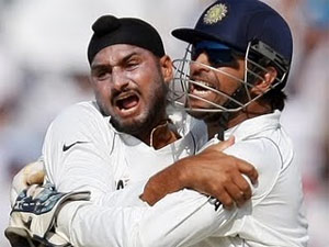 Harbhajan-Dhoni