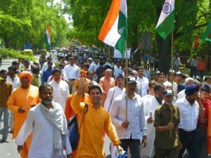 Anna Hazare followers protesting for implementation of Jan Lokpal Bill