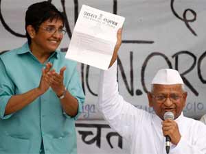Kiran Bedi with Anna Hazare