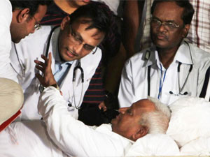 Anna Hazare hospitalised