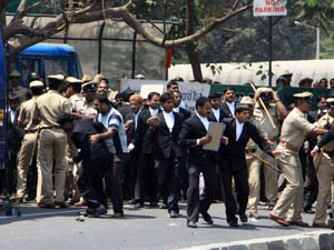 Karnataka lawyers protest