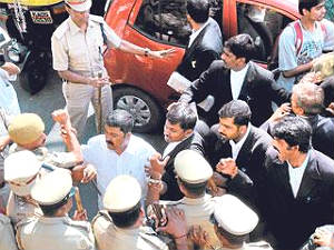 Karnataka lawyers protest