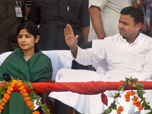 Akhilesh Yadav with wife Dimple