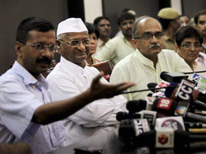 Anna Hazare with Kejriwal and Bhushan