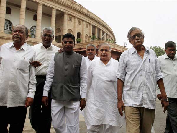 Mulayam-With-Left-Leaders