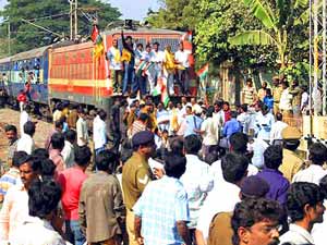 Farmers block trains Farmers block trains