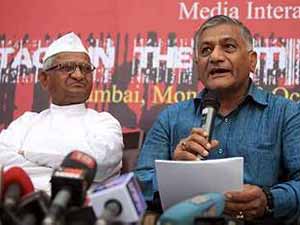 Anna Hazare and former Army chief General V K Singh Anna Hazare and former Army chief General V K Singh
