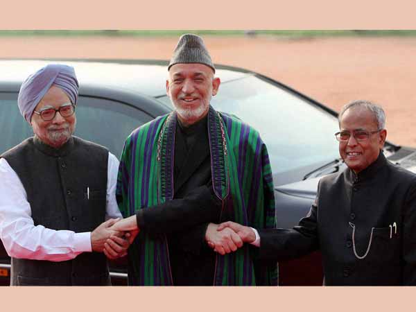 Hamid Karzai being welcomed by President Pranab Mukherjee and Prime Minister Manmohan Singh