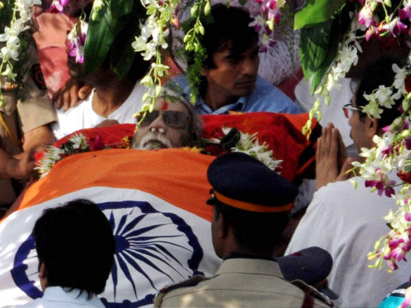 Bal Thackeray's last journey in Mumbai
