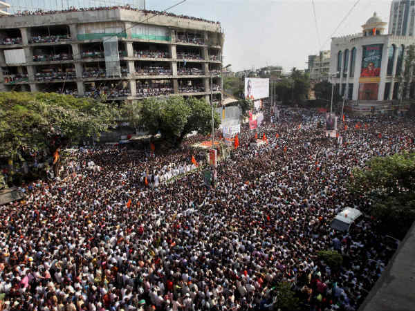 Crowd at Bal Thackeray's funeral rally