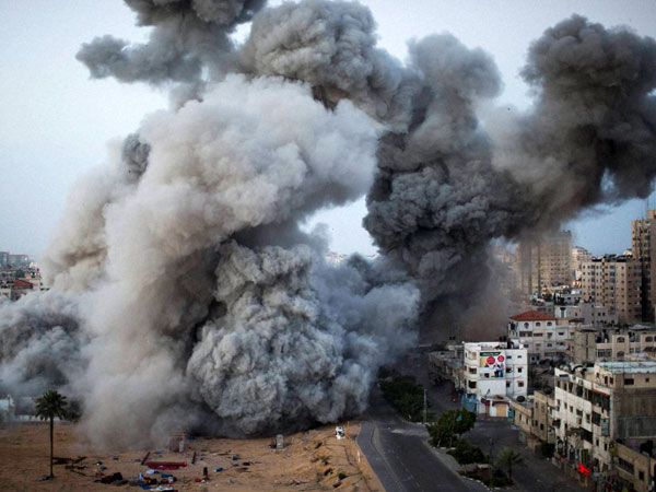 War Zone: Gaza strip battered by Israeli forces War Zone: Gaza strip battered by Israeli forces
