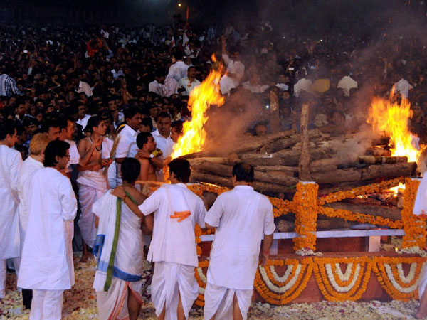 Bal Thackeray's funeral Bal Thackeray's funeral