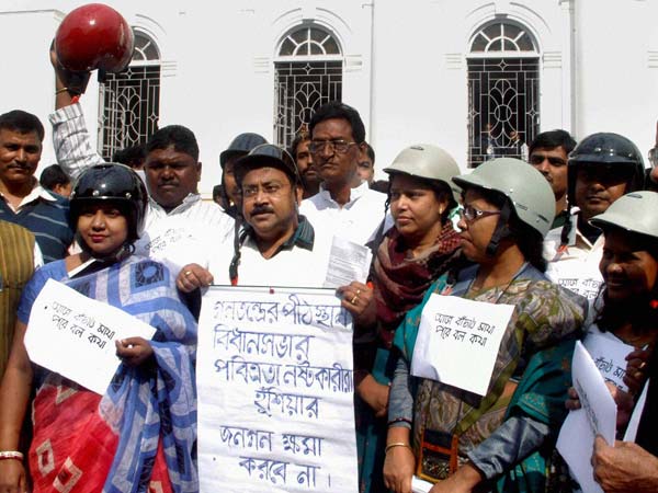 WB assembly fight: MLAs wear helmet WB assembly fight: MLAs wear helmet