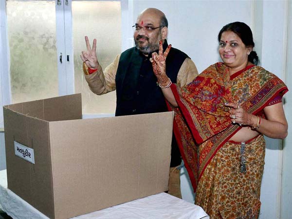 Amit Shah and his wife flash the victory sign