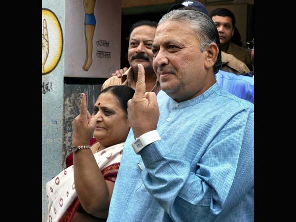 Narhari Amin and his wife show their marked fingers
