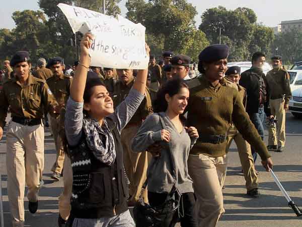 Delhi Gangrape: Students detained during protest