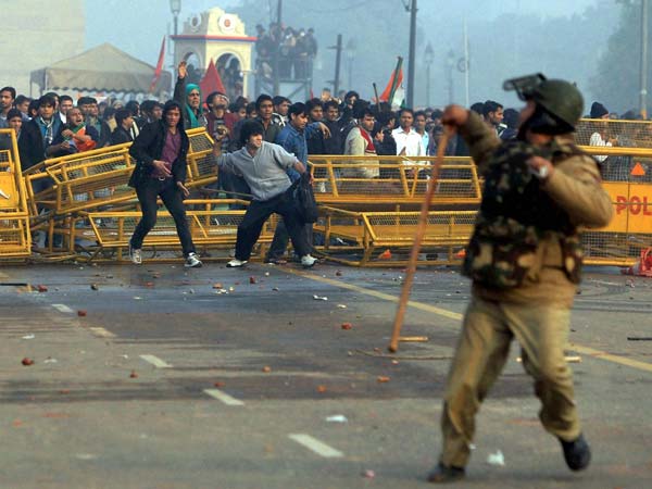 protesters-throw-stones