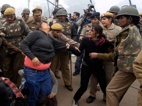 Police scuffle with protesters at Rajgath