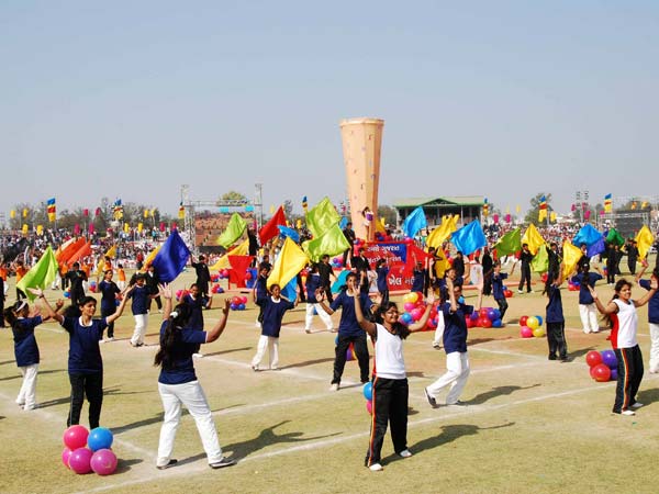 Young people perform at Gujarat Khel Mahakumbh