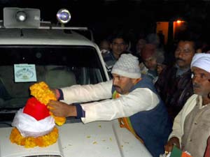 Delhi victim's ashes