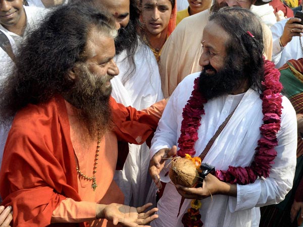 Sri Sri Ravi Shankar with Swami Chidanand Saraswati