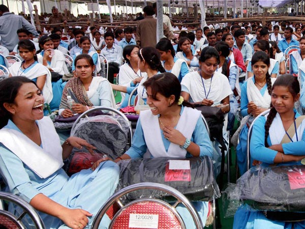 Akhilesh impresses young students