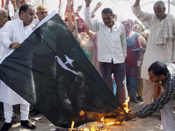 pak-flag-burning