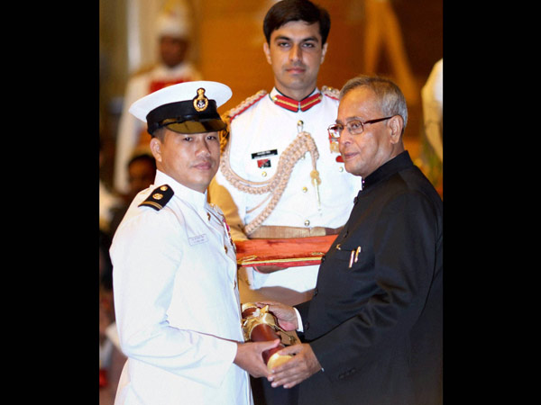 Pranab Mukherjee presents Padma Awards