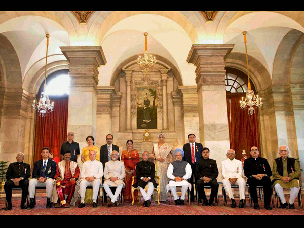 Pranab Mukherjee presents Padma Awards