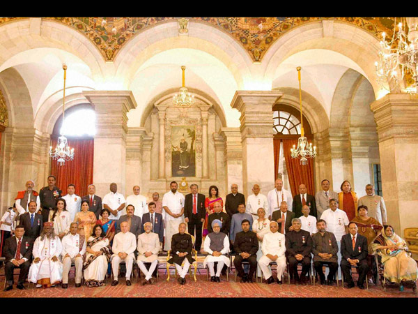 Pranab Mukherjee presents Padma Awards