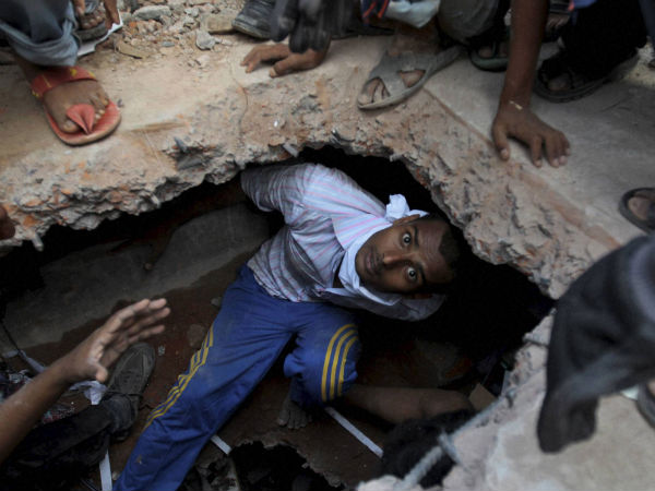 bangladesh-rescue-worker