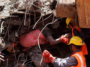 Power-loom unit wall collapse in Thane