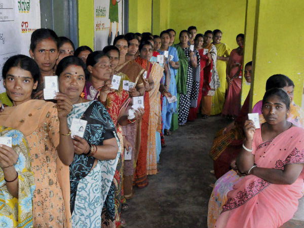 Voters' queue