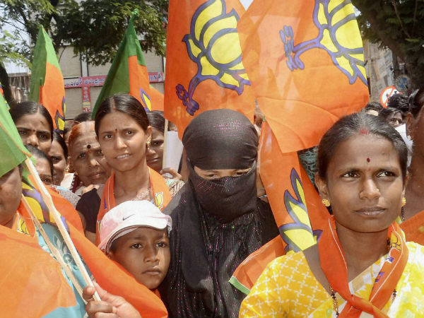 karnataka-polls-bjp-supporters karnataka-polls-bjp-supporters