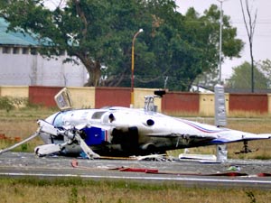 Helicopter monitoring flood crashes